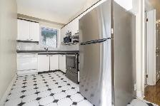 HUGE LUXURY 4BR 3WR UPPER UNIT W/ TWO DECKS! STEPS TO U OF T! - Photo 3