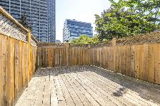 HUGE LUXURY 4BR 3WR UPPER UNIT W/ TWO DECKS! STEPS TO U OF T! - Photo 8