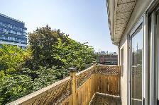 HUGE LUXURY 4BR 3WR UPPER UNIT W/ TWO DECKS! STEPS TO U OF T! - Photo 9