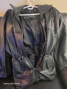 Women leather jacket for sale.. - Photo 3
