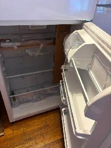 Selling brand new Whirlpool fridge. Asking price $900. - Photo 3