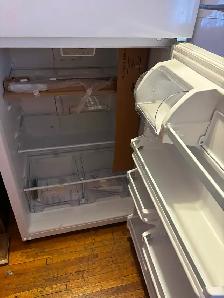 Selling brand new Whirlpool fridge. Asking price $900. - Photo 4