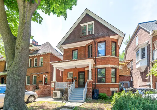 BEAUTIFUL 3BR MAIN IN GORGEOUS VICTORIAN HOME W/ LIVING AND DECK