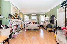 BEAUTIFUL 3BR MAIN IN GORGEOUS VICTORIAN HOME W/ LIVING AND DECK - Photo 3