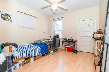 BEAUTIFUL 3BR MAIN IN GORGEOUS VICTORIAN HOME W/ LIVING AND DECK - Photo 5