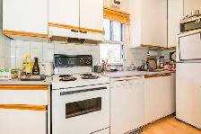 BEAUTIFUL 3BR MAIN IN GORGEOUS VICTORIAN HOME W/ LIVING AND DECK - Photo 8
