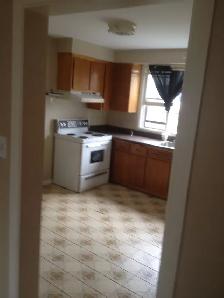 Alta Vista  3 bed August walk to General 1400 sq. f in Triplex - Photo 2