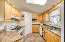 3 Beds 2 Baths - House - Photo 4