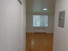 1 1/2 Studio-August 1st-NDG-Vendome metro and train station - Photo 2