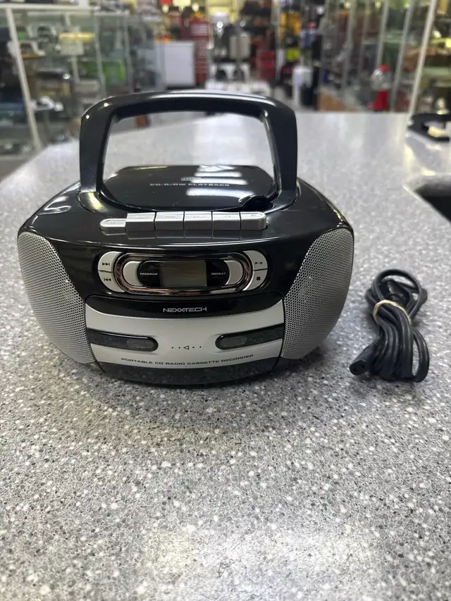 Nexxtech 1412237 portable CD boombox with radio