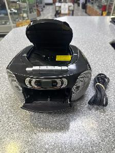 Nexxtech 1412237 portable CD boombox with radio - Photo 2