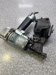 Hitachi NV45AB2 1-3/4" Coil Roofing Nailer - Photo 4
