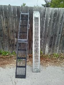 Folding ramp and non-folding ramp