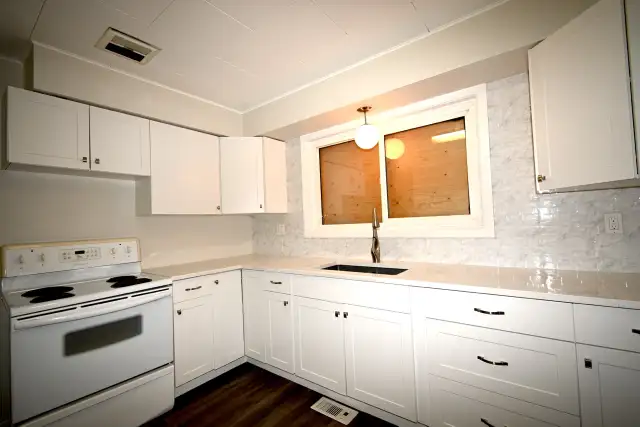 3-Bedroom 1.5-Bathroom l 594 Central Street East l Townhouse
