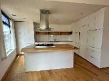 2 Bed 1.5 Bath Plus Den Condo For Rent On Wellington Cres - Photo 3