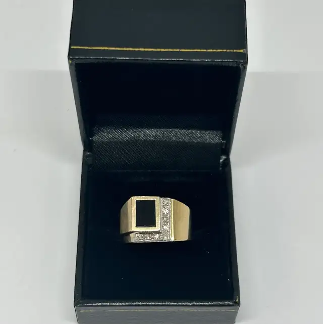 10k Men’s Onyx Diamond Ring