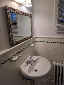 IMMEDIATELY AVAILABLE 3 1/2 near Côte-des-Neiges metro - Photo 2