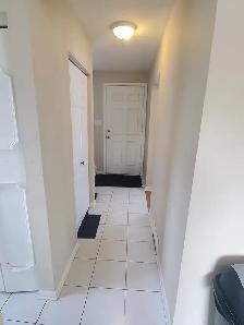 Fully furnished room for rent near Algonquin - Photo 5