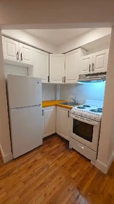 Studio rénové | Métro l'Acadie | Disponible maintenant | 1 015$