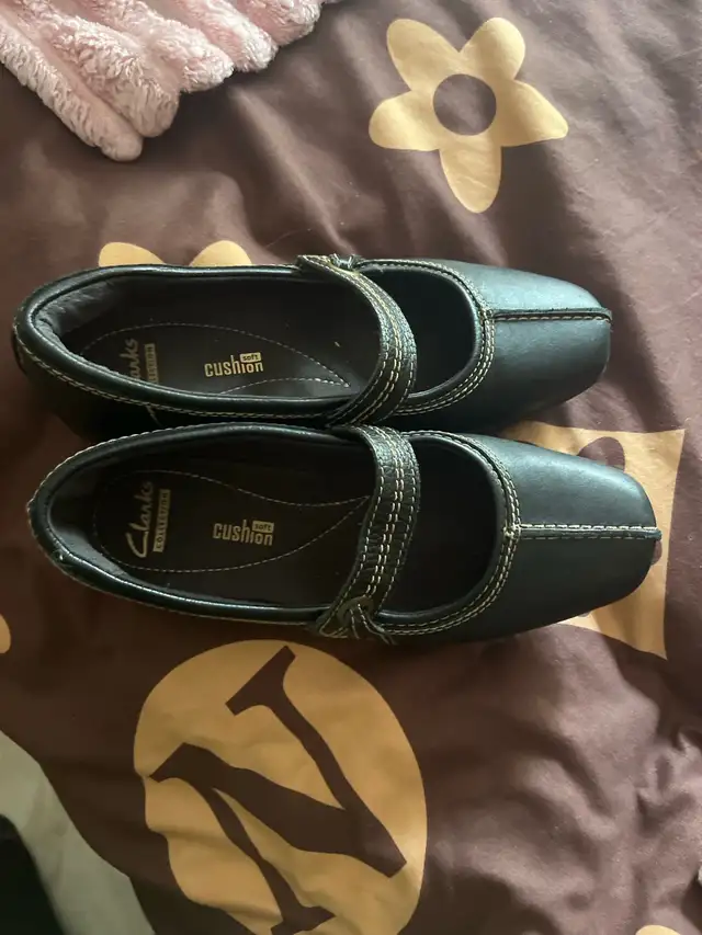 used shoes size 61/2