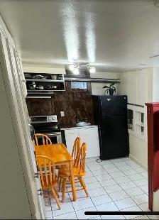 Furnished large bright room Single male $890 m all utilities - Photo 8