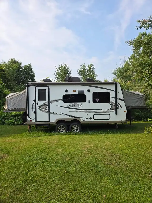 2014 Flagstaff 19' Shamrock camper trailer