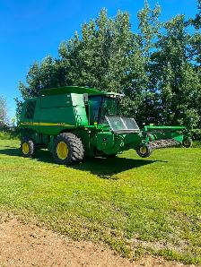 2001 John Deere 9750 Combine - Photo 2