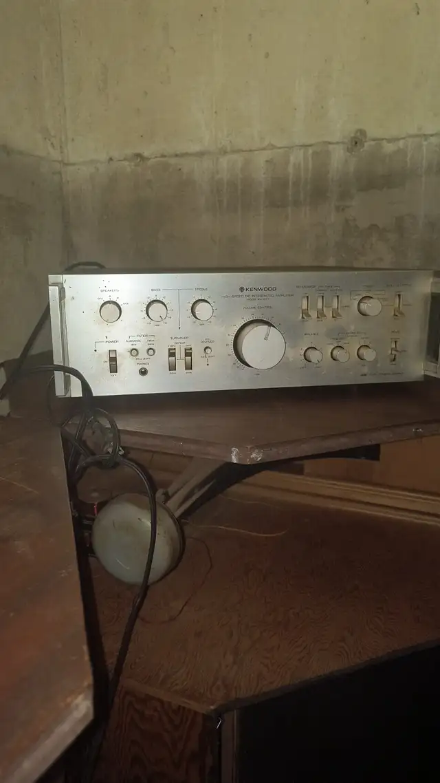 1980klipsh Korner speakers set of two with a 1980 Kenwood Ka907