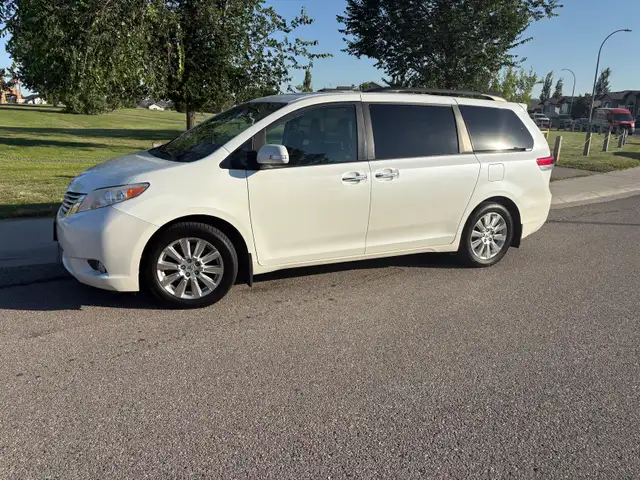 2014 Toyota Sienna LTD