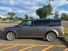 2010 Ford Flex Limited - Photo 2