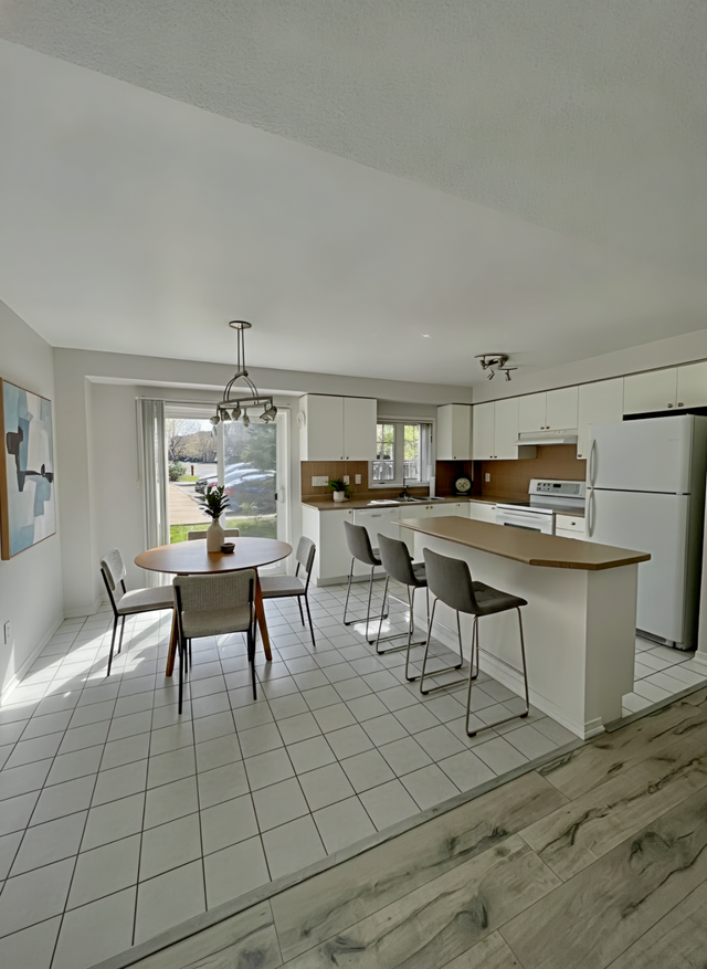Room in House for Rent by WinstonChurchill & Hwy403 in ErinMills