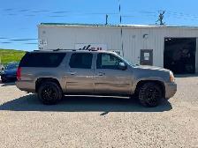 2011 GMC Yukon XL SLT1 - Photo 2