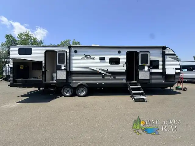 2023 Jayco Jay Flight 324BDS 2 Slide Outs - Bunk Room