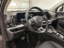 KIA Sportage hybride rechargeable SX TI avec intérieur noir 2023 - Photo 11