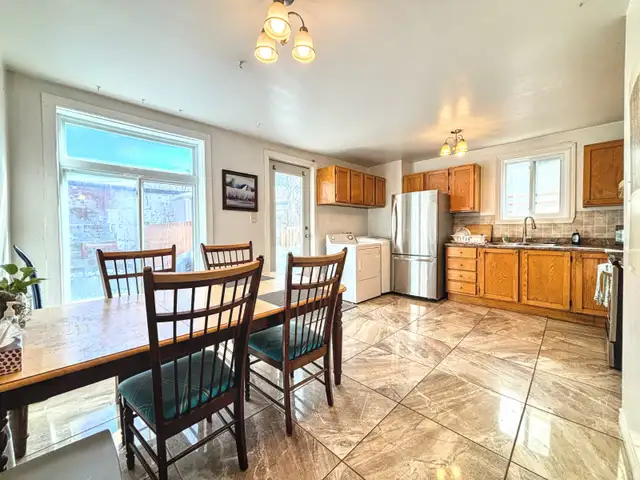 Available NOW. Furnished ROOM. CLEAN, SAFE! Great Area! ALL INCL