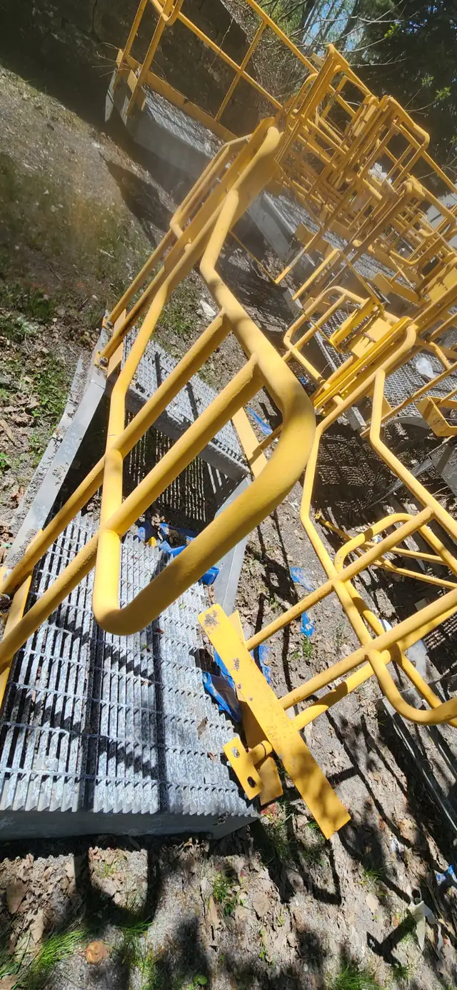 Industrial pathway metal walkway safety barrier