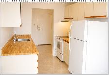 Well Kept 1 Bedroom Apartment – 1600 Adelaide, Move in Incentive - Photo 3