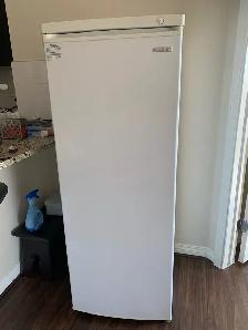 Upright Freezer - Photo 4
