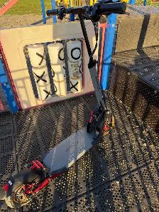 akoda A1 adult electric scooter goes 45-50kms 400$ OBO - Photo 2
