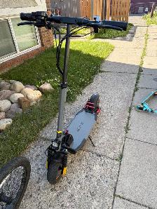 akoda A1 adult electric scooter goes 45-50kms 400$ OBO - Photo 3