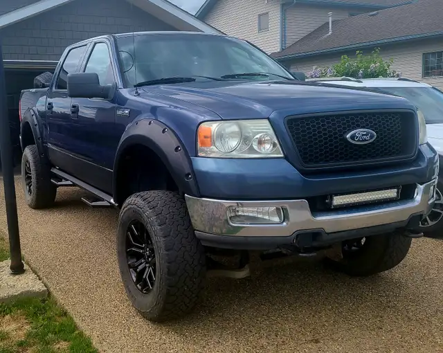 2004 Ford F150 XLT 4x4 truck 228,229 km