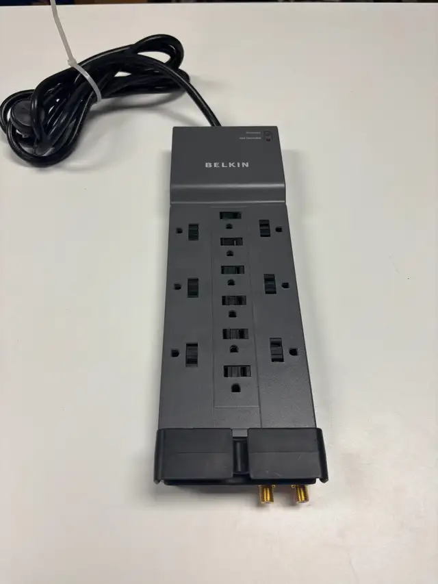 Belkin 12-Outlet Professional Surge Protector – 3940J - Tested