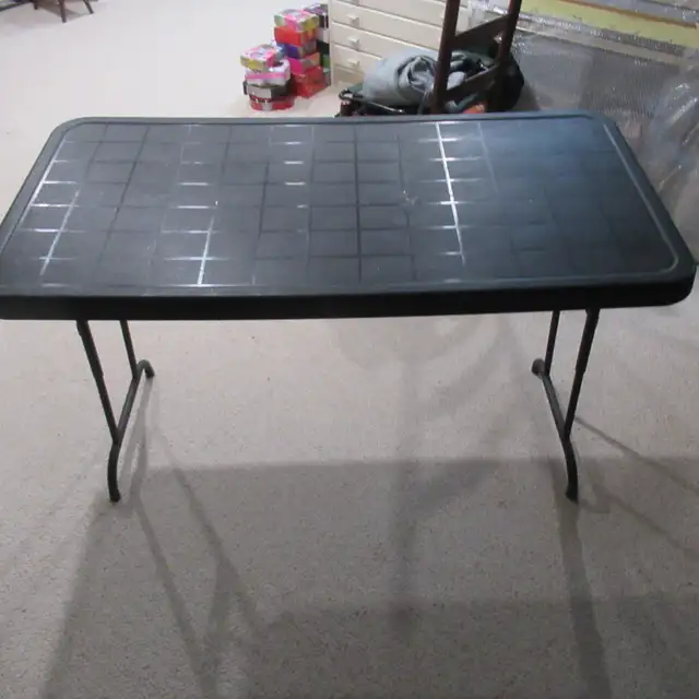 FOLDING LEGS TABLE