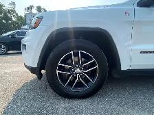 2017 Jeep Grand Cherokee Trailhawk with LEATHER/SUNROOF! - Photo 3