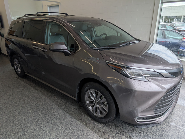2023 Toyota Sienna XLE 8 PASSAGERS,