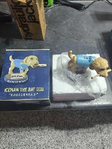 bobblehead bat dog