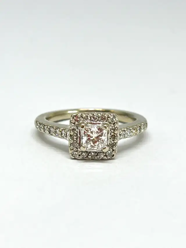 Princess-Cut Diamond Halo Engagement Ring – 14K White Gold