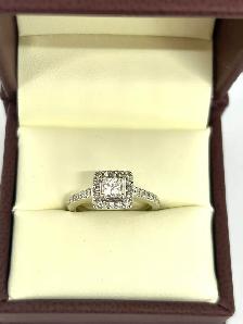 Princess-Cut Diamond Halo Engagement Ring – 14K White Gold - Photo 3