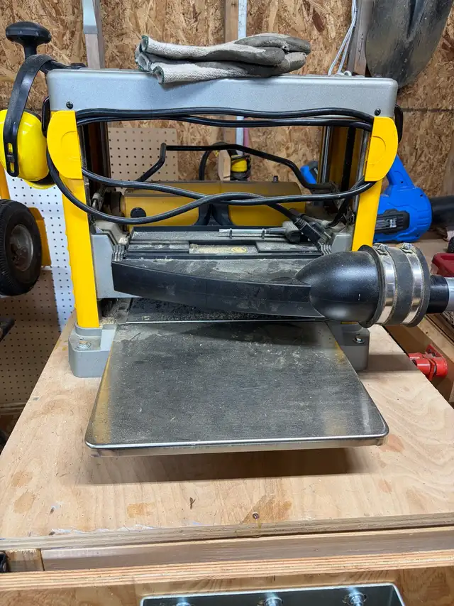 Planer (DeWalt DW734) for sale
