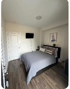 Private Basement Room with Private Bathroom – Separate Entrance